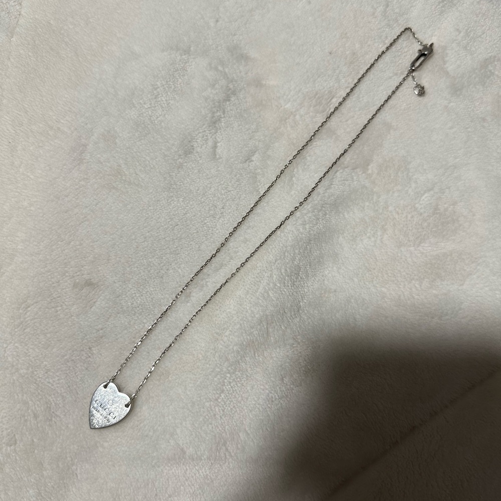 Gucci Trademark Necklace with Heart Pendant - Picture 3 of 5